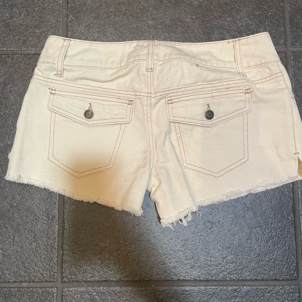 Tillys size 26 low rise jean shorts!